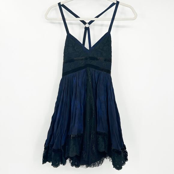 Ecote Dresses & Skirts - Urban Outfitters UO Ecote Womens Whimsigoth Dark Romantic Lace Mini Dress XS